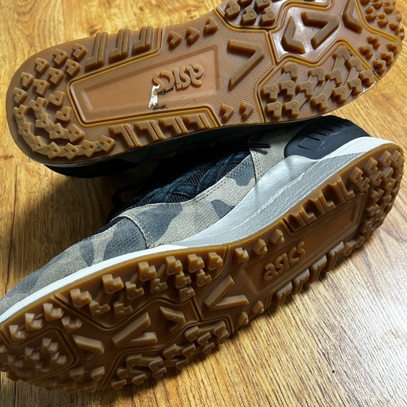 ASICS - Picture 6 of 7